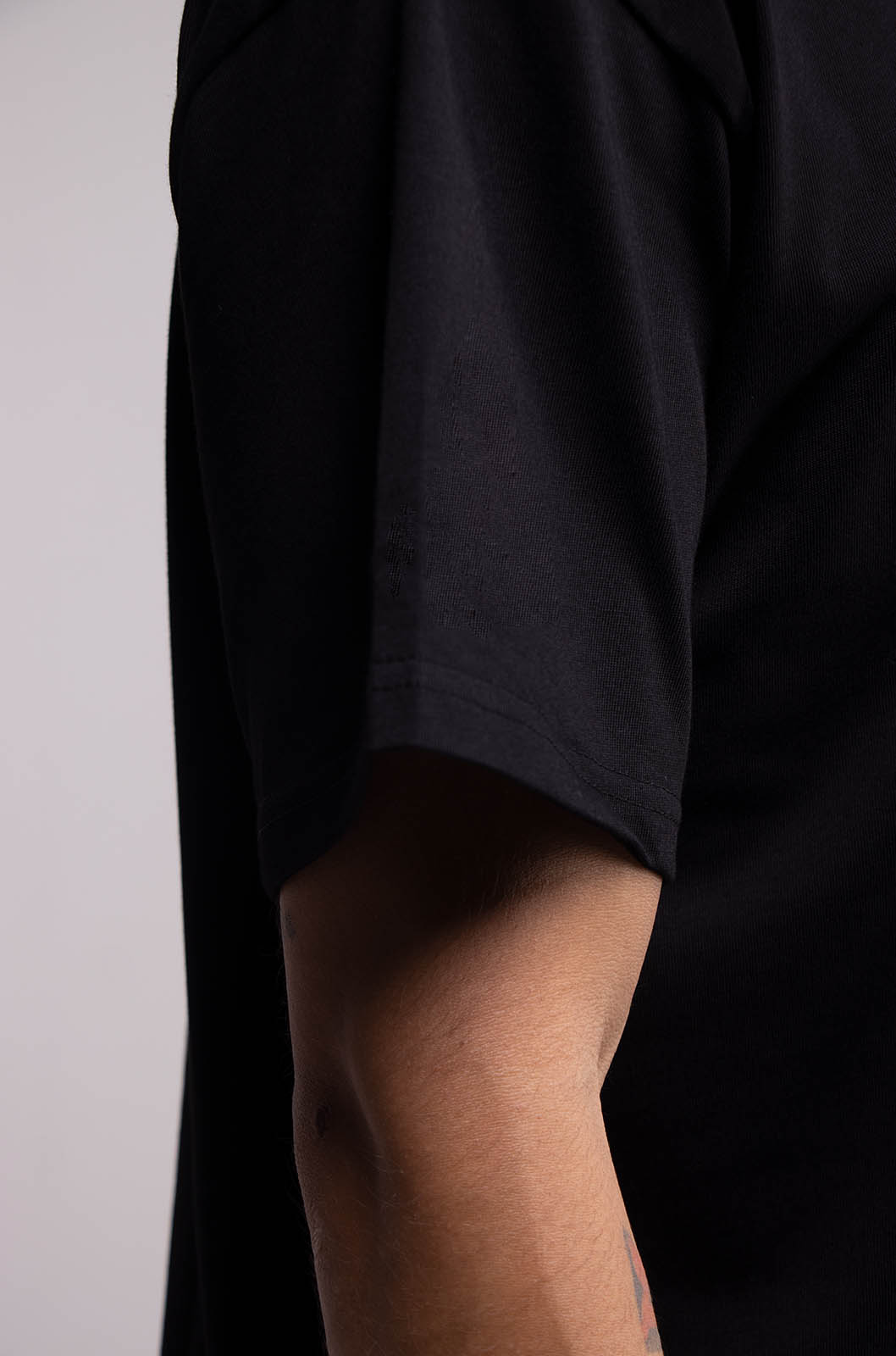 Semi Oversize 305gsm Black Tee