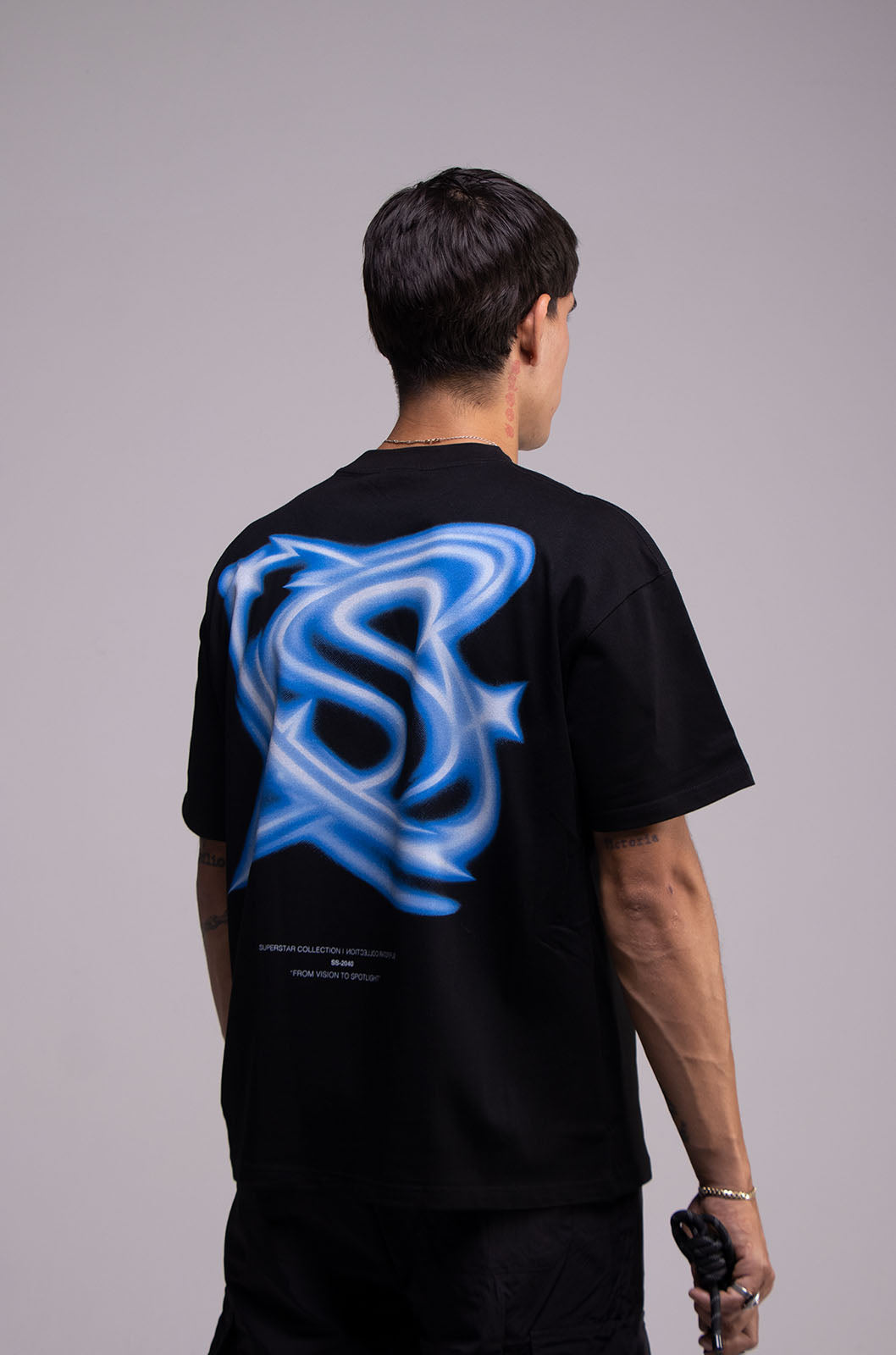 Playera SUPERSTAR Negra 305gsm