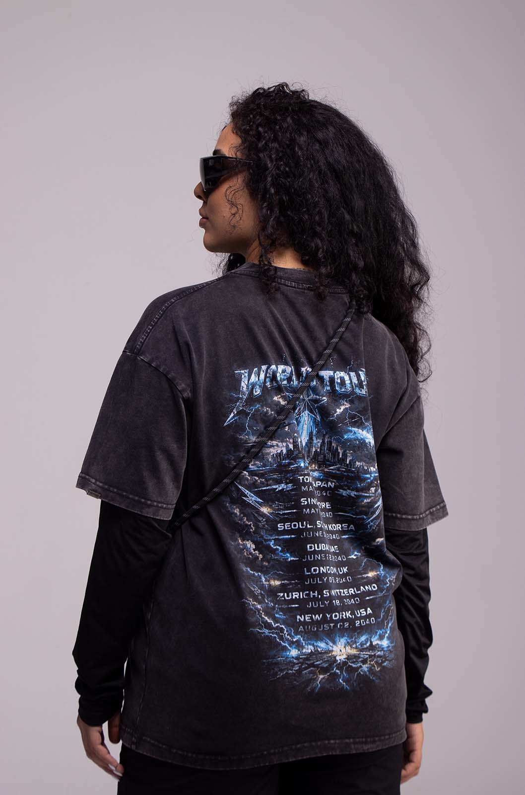 Playera WORLD TOUR Negra Deslavada 275gsm