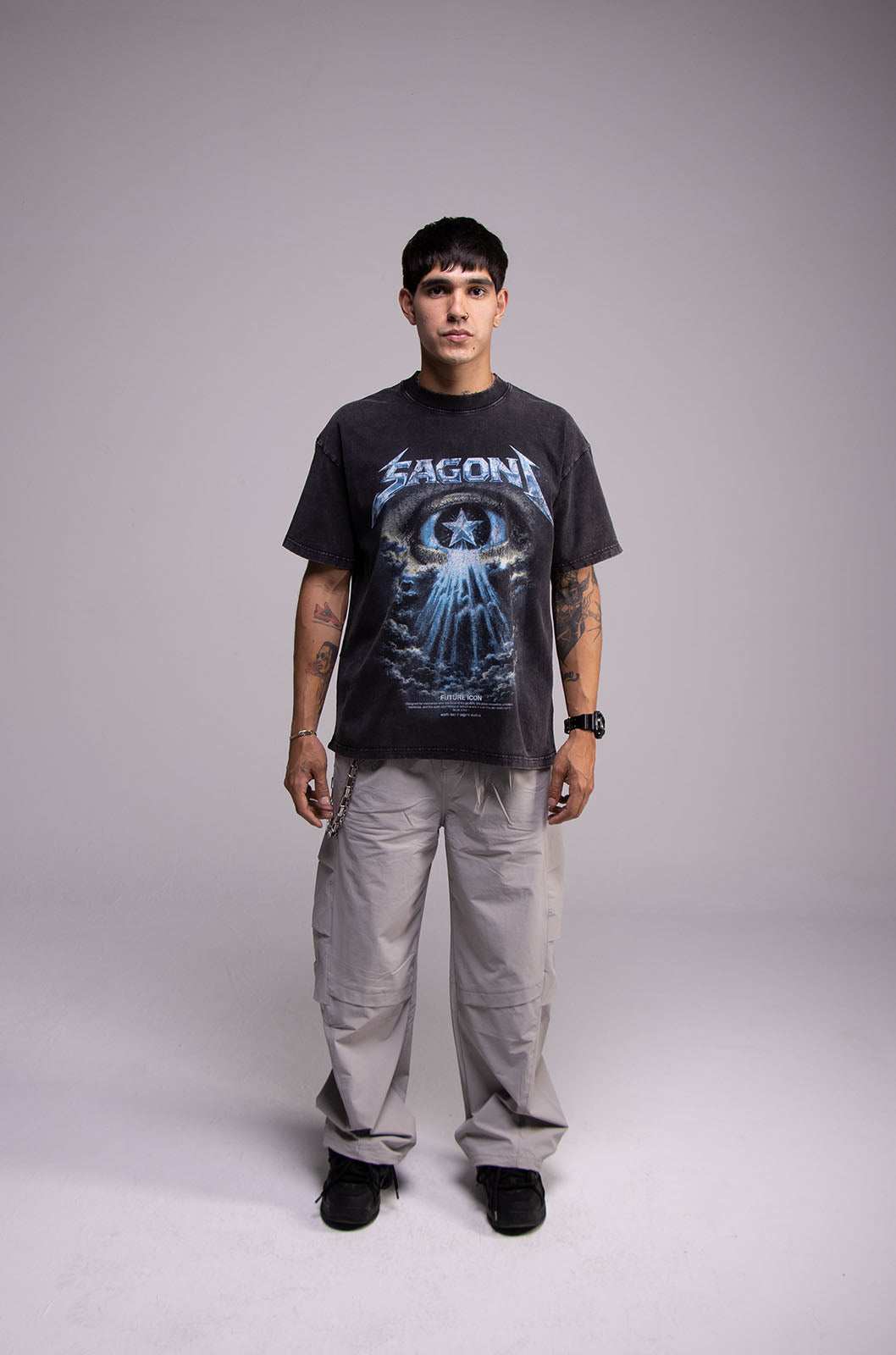 Playera WORLD TOUR Negra Deslavada 275gsm