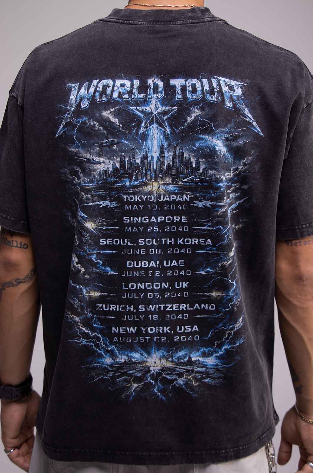 Playera WORLD TOUR Negra Deslavada 275gsm