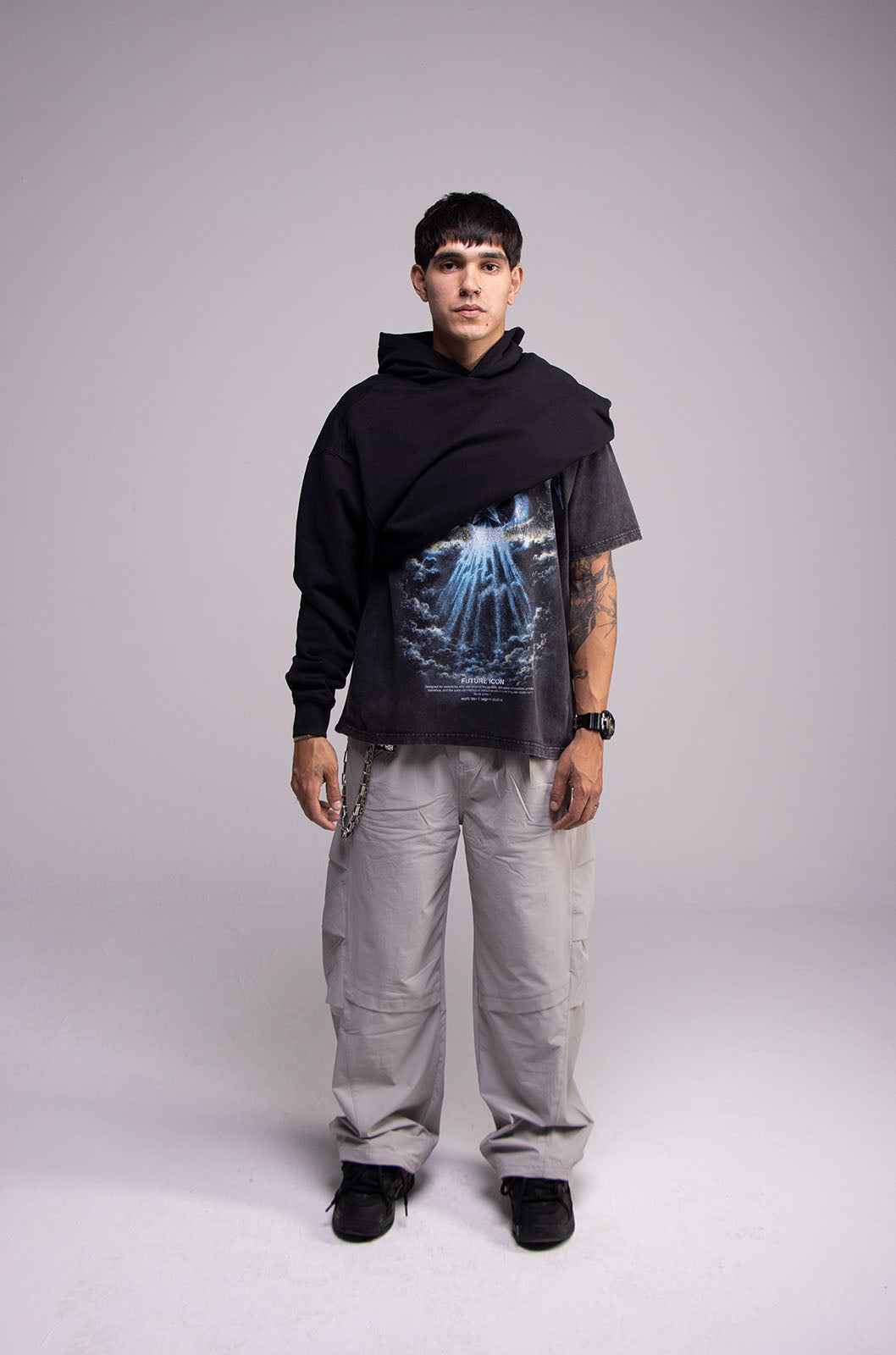 Playera WORLD TOUR Negra Deslavada 275gsm