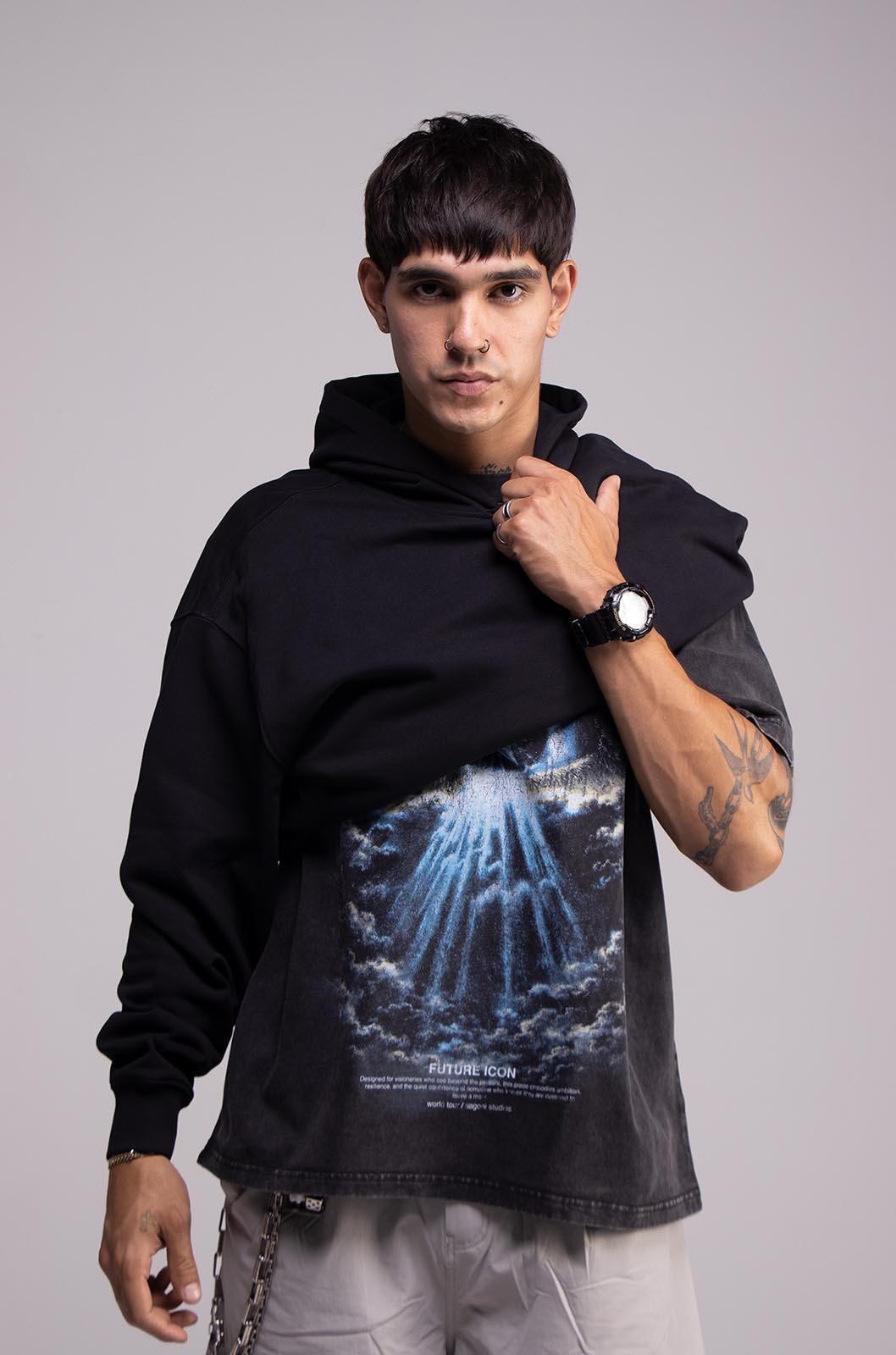 Playera WORLD TOUR Negra Deslavada 275gsm