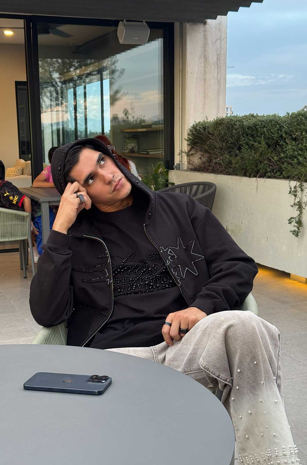 BLACK PEARL ZIP HOODIE — 420 GSM